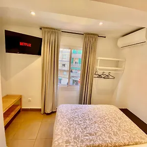 Apartment Nuevas Con Bano Privado Frente Al Metro St Mwc Barcelona-fira, L'Hospitalet de Llobregat